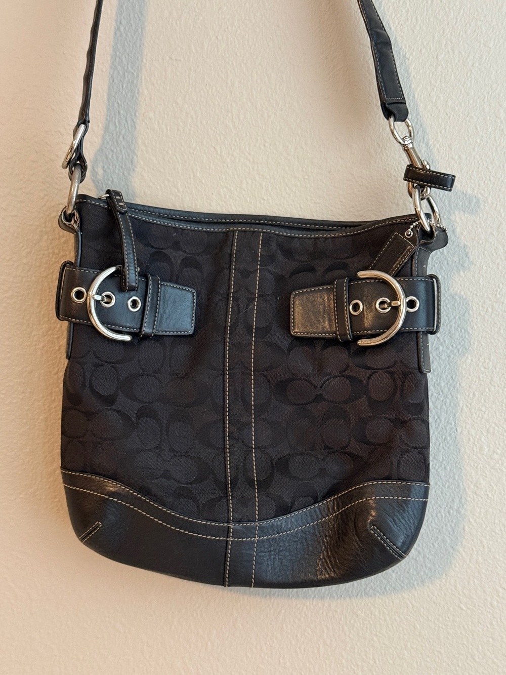 VTG Y2K COACH Soho Slim Duffle Shoulder Bag Buckle Black Signature Jacquard 3574 - Picture 3 of 7
